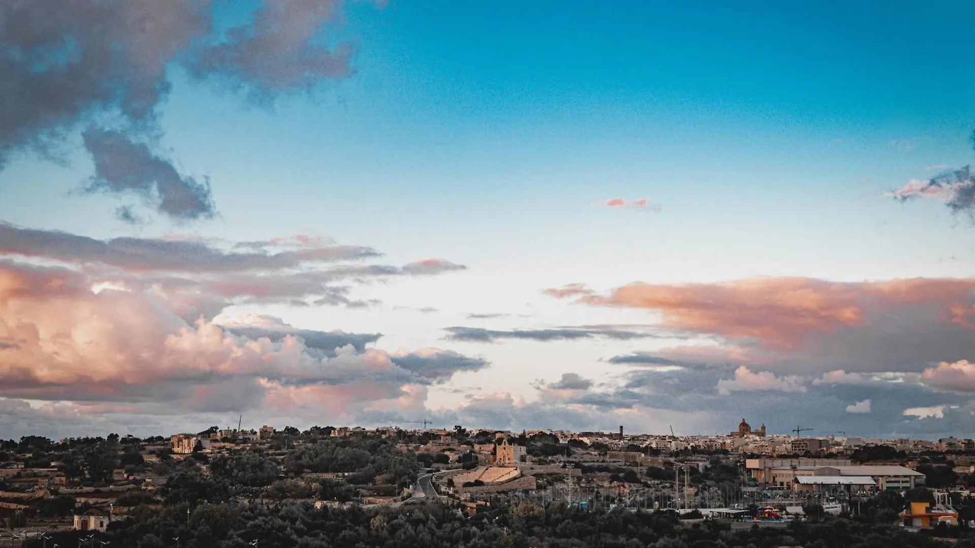 Artists' Nest Bed and Breakfast Marsaskala